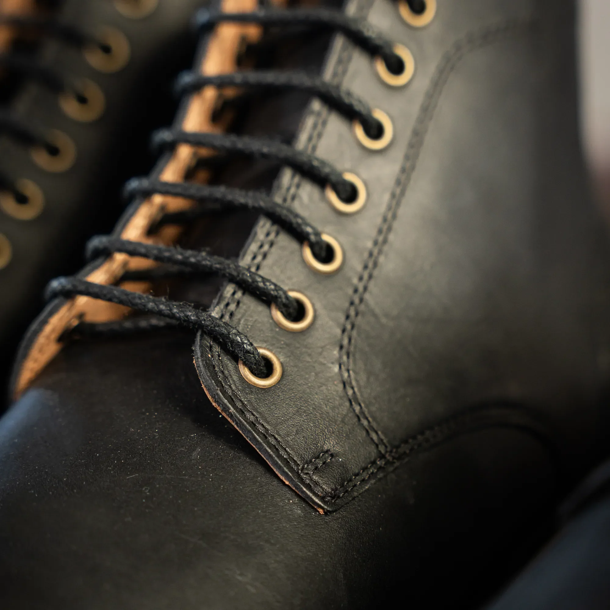 DUTTON // BLACK - Image 4